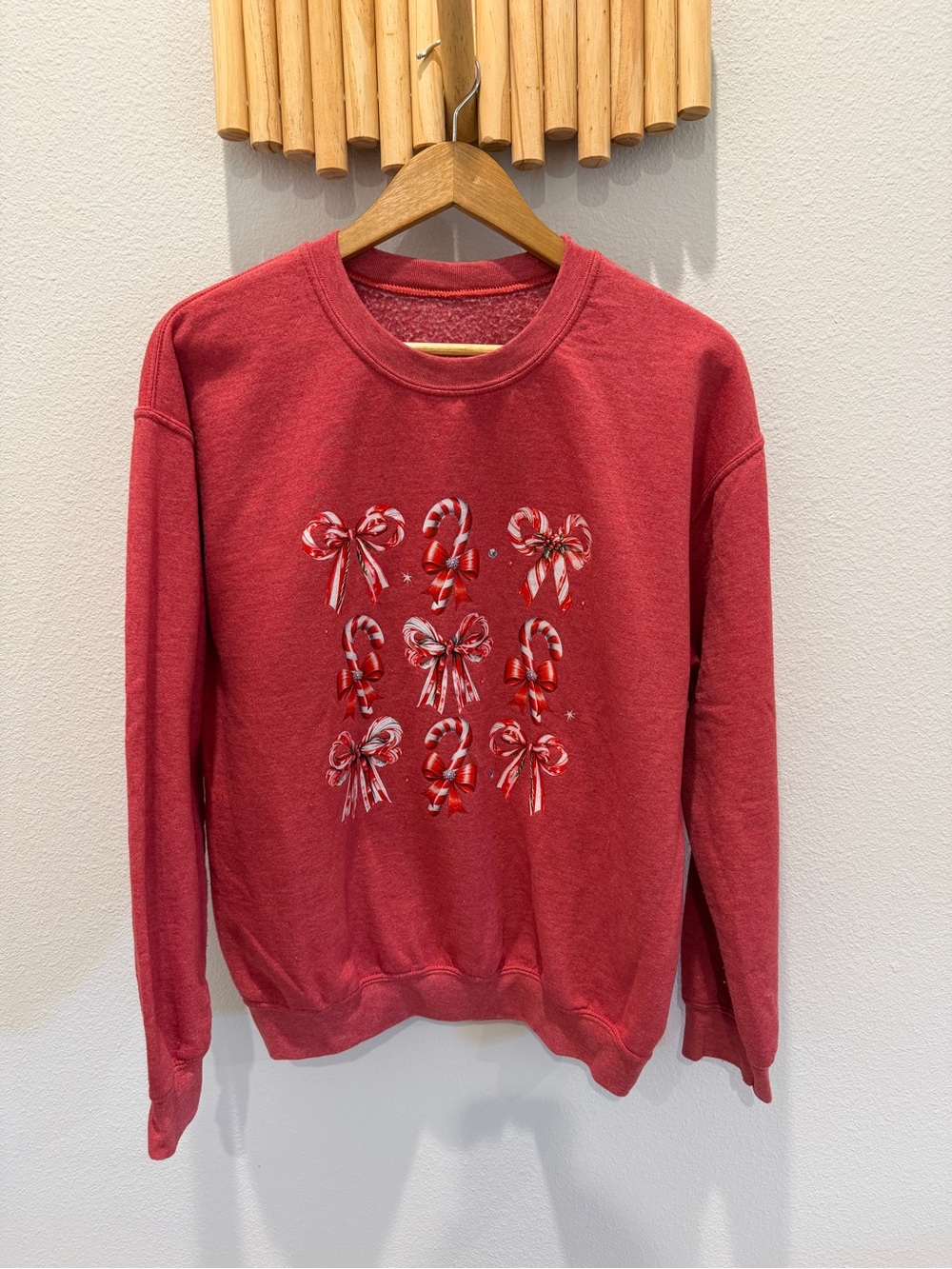 Gildan Red Candy Cane Christmas Crewneck Sweatshirt Size Large